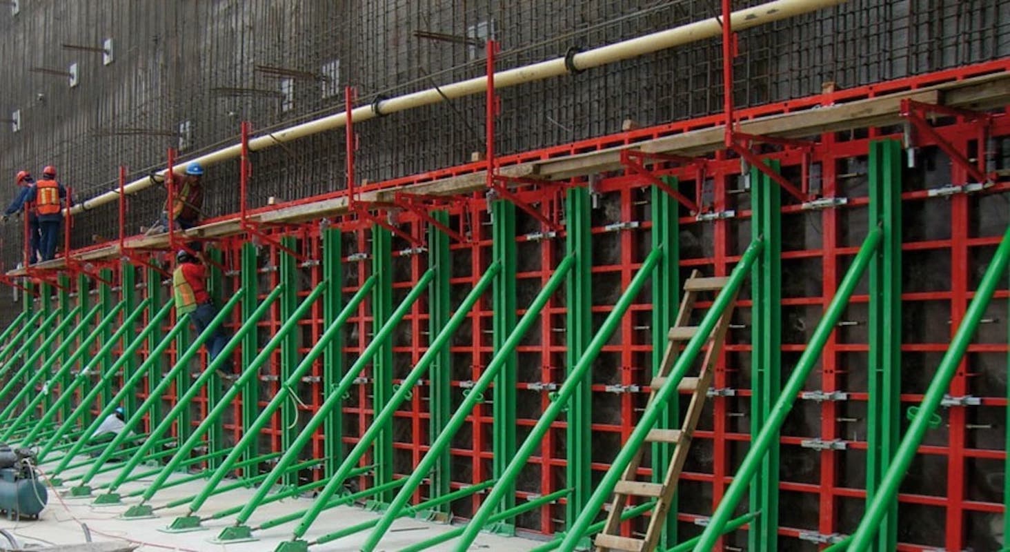 Монтаж и демонтаж блочной опалубки стен - Фото подборки